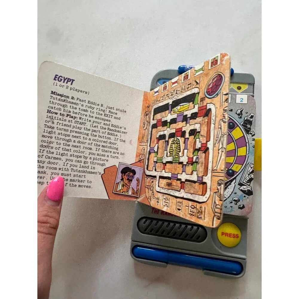 VTG 90s Golden Sight 'N' Sound Where in the World Is Carmen Sandiego Randomizer